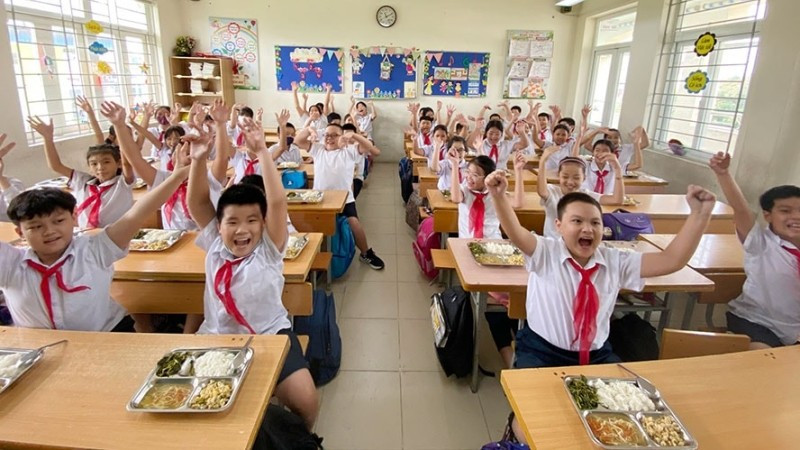 Một bữa ăn bán trú của học sinh Trường tiểu học Vĩnh Tuy (Hà Nội). (Ảnh: MINH ĐỨC)