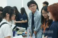 Các bạn trẻ trong hoạt động của khu vực tư vấn nghề nghiệp tại sự kiện. (Ảnh: PV)