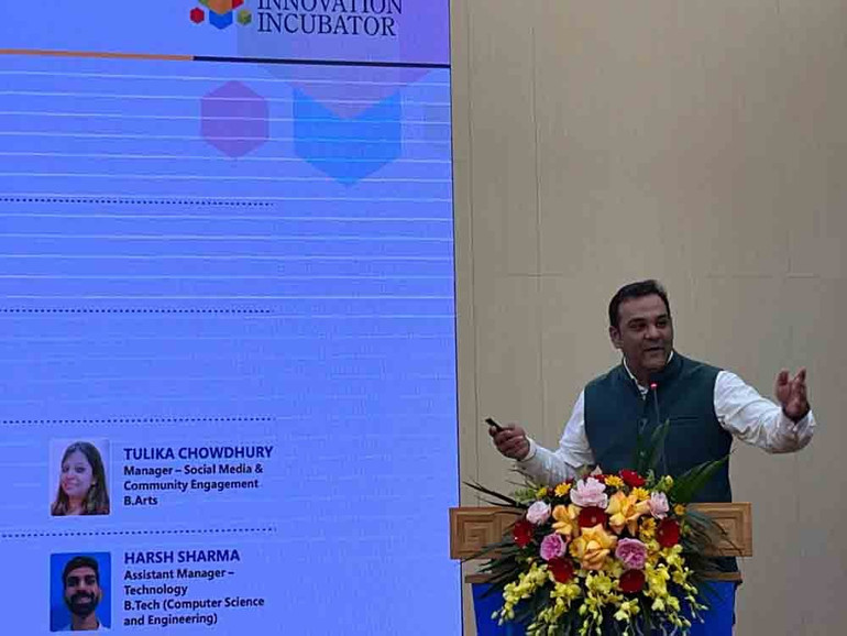 Herr Ojasvi Babber, chef för Amity Innovation Incubator (Amity University, Indien), delade med sig av sina erfarenheter av att utveckla högteknologiska personalresurser. 3.jpg