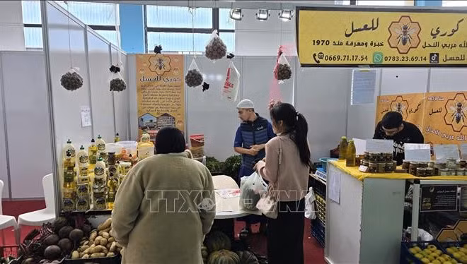 Đi chợ chiều là đặc điểm của tháng lễ Ramadan ở Algeria. Các phiên chợ thường mở muộn và kết thúc khá sớm.