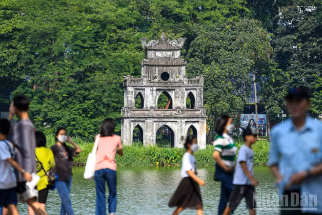Năm 2026, ngành du lịch đặt mục tiêu đón 25 triệu lượt khách quốc tế, 150 triệu lượt khách nội địa. (Ảnh: THÀNH ĐẠT)
