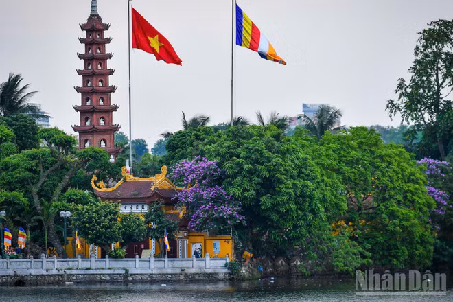 Theo Condé Nast Traveler, Hà Nội mang đến cảm giác như một phiên bản thu nhỏ của Đông Nam Á - thanh lịch, cổ kính và hấp dẫn. (Ảnh: THÀNH ĐẠT)
