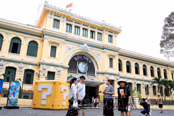 Bưu điện Trung tâm, công trình kiến trúc độc đáo ở trung tâm TP Hồ Chí Minh. (Ảnh: TTXVN)