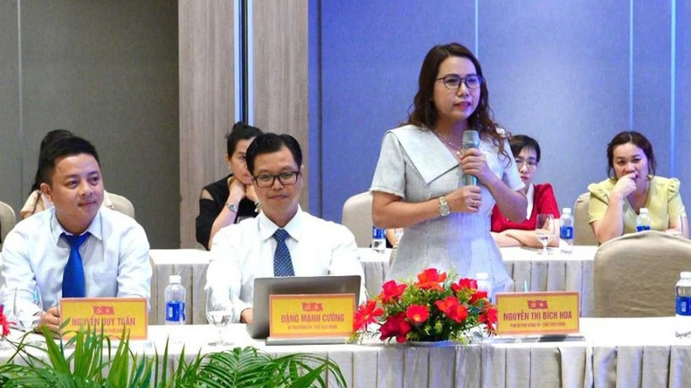 Der Ständige Ausschuss des Parteikomitees des Bezirks Quy Nhon Nam leitete ein Treffen mit Organisationen, Unternehmen und Investoren der Region. (Foto: MINH NGOC) image-2-7291.jpg