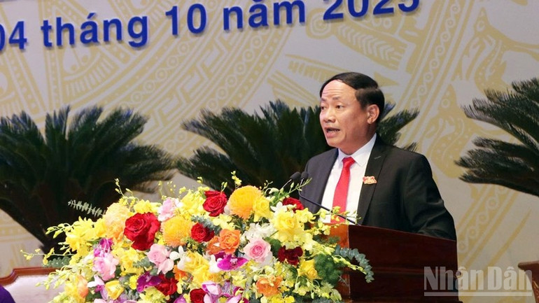 Chủ tịch Ủy ban nhân dân tỉnh Gia Lai Phạm Anh Tuấn báo cáo tham luận tại Đại hội. ndo_br_z7075774212937-ab30c4a0d5e0a82b6af6bb1ab3d644dc.jpg