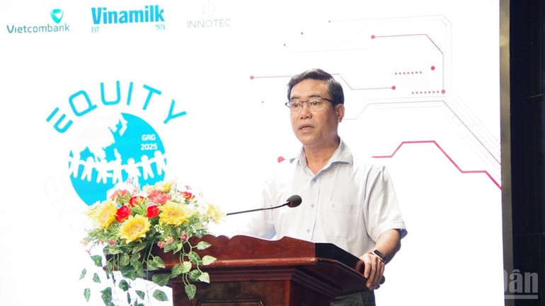 Phó Giám đốc Sở Khoa học và Công nghệ Gia Lai Nguyễn Hữu Hà phát biểu khai mạc. ndo_br_imgp0329.jpg