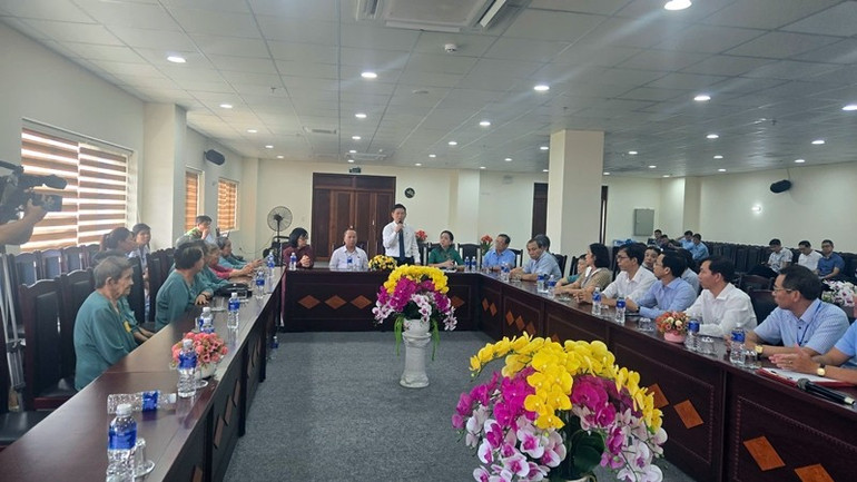 Phó Thủ tướng thăm hỏi, tặng quà người có công trên địa bàn. z6832285608415-ed62ddcc8fd8313ae22e293448e03aac.jpg