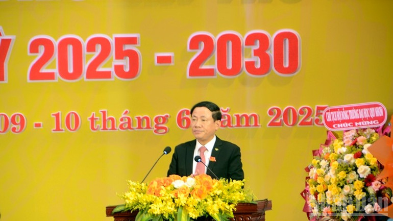 Chủ tịch Ủy ban nhân dân tỉnh Phạm Anh Tuấn phát biểu chỉ đạo Đại hội. ndo_br_dsc0095.jpg