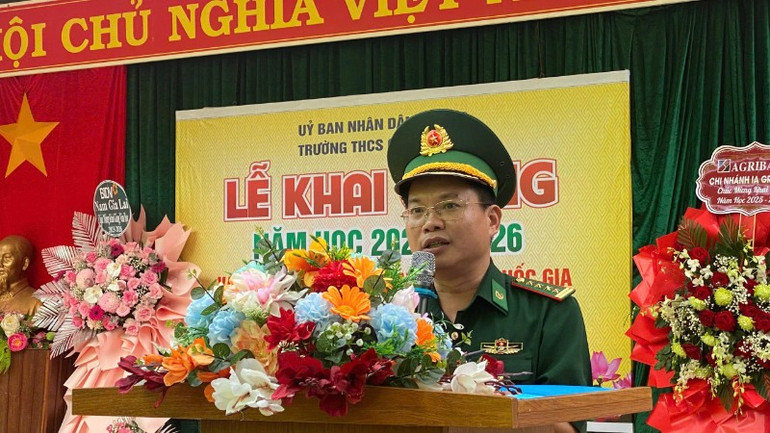 Đại tá Đoàn Ngọc Báu phát biểu tại buổi lễ khai giảng năm học mới tại trường. z6978304999371-9ff15c971737958e8f1b82f5265bab73-8977.jpg