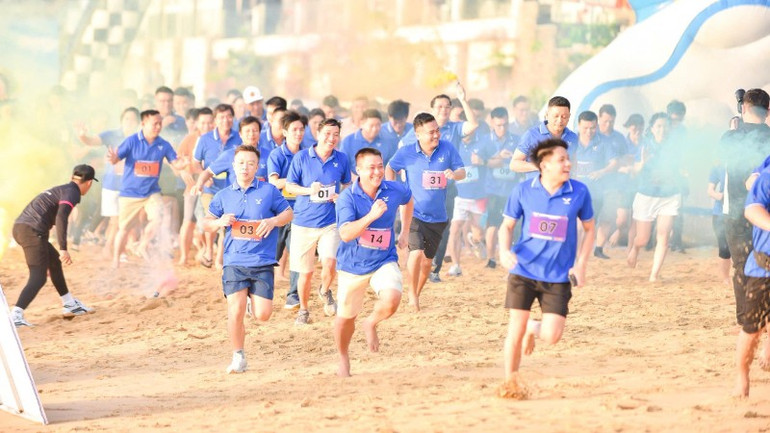 Mỗi kilomet vận động (chạy, đi bộ, đạp xe, bơi lội) sẽ được quy đổi thành 1.000 đồng gây quỹ hỗ trợ bệnh nhân ung thư. z6858445672452-cea71bbae5f93ced2e8e8a0a47110e93-150.jpg