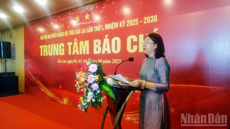 Phó Giám đốc Sở Văn hóa, Thể thao và Du lịch tỉnh Gia Lai Huỳnh Thị Anh Thảo thông tin tại buổi lễ ra mắt. ndo_br_z7068425047896-b1f03e9b51a2165f5cc9d0c08ec67fb9.jpg