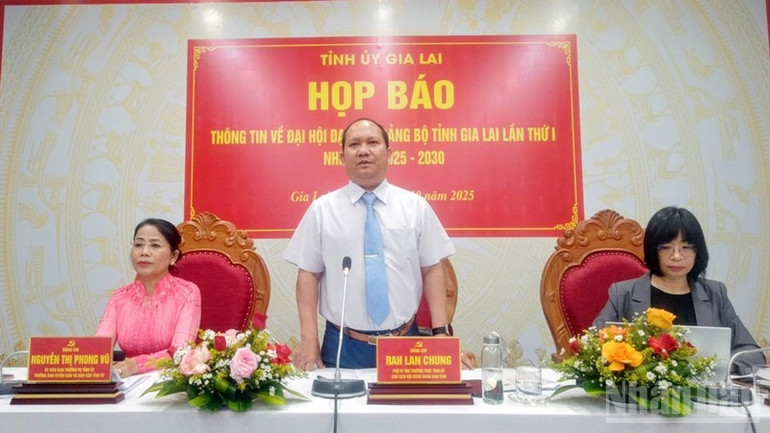 Phó Bí thư Thường trực Tỉnh ủy Gia Lai Rah Lan Chung phát biểu tại buổi họp. ndo_br_z7068950577484-fb9d601e16af1a68c90453f993e496ab.jpg