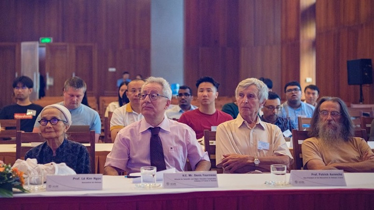 Buổi lễ có sự hiện diện của nhiều nhà khoa học hàng đầu thế giới. vsaiqc-2301.jpg