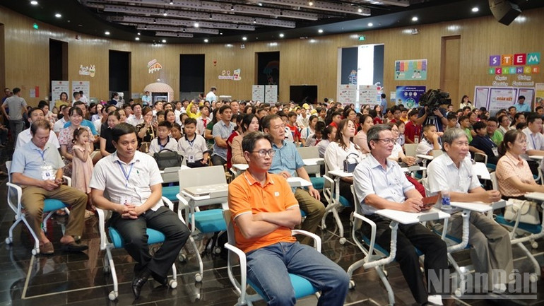 Sự kiện thu hút đông đảo học sinh và phụ huynh tham gia hưởng ứng. ndo_br_imgp0367.jpg