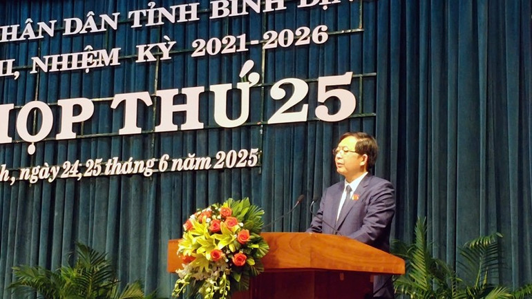 Bí thư Tỉnh ủy Bình Định Hồ Quốc Dũng phát biểu khai mạc kỳ họp. z6736702811811-1e0ee8cc11953930a919b94960de7ade.jpg