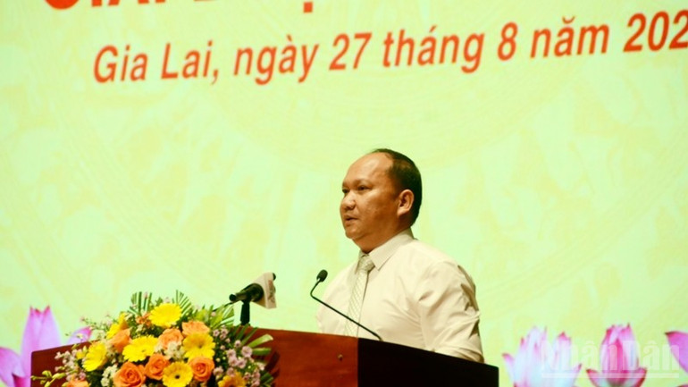 Phó Bí thư Thường trực Tỉnh ủy Gia Lai Rah Lan Chung phát biểu tại hội nghị. ndo_br_dsc-0269.jpg