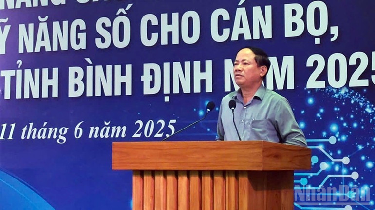 Chủ tịch Ủy ban nhân dân tỉnh Bình Định Phạm Anh Tuấn phát biểu chỉ đạo. ndo_br_z6692977676297-223e151d3214fd4c7734f45e9c6582c7.jpg
