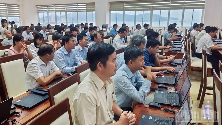Đông đảo học viên tham gia buổi tập huấn. ndo_br_z6692977676940-cc4e9e32bca5b4ee37726c3c246bb254.jpg