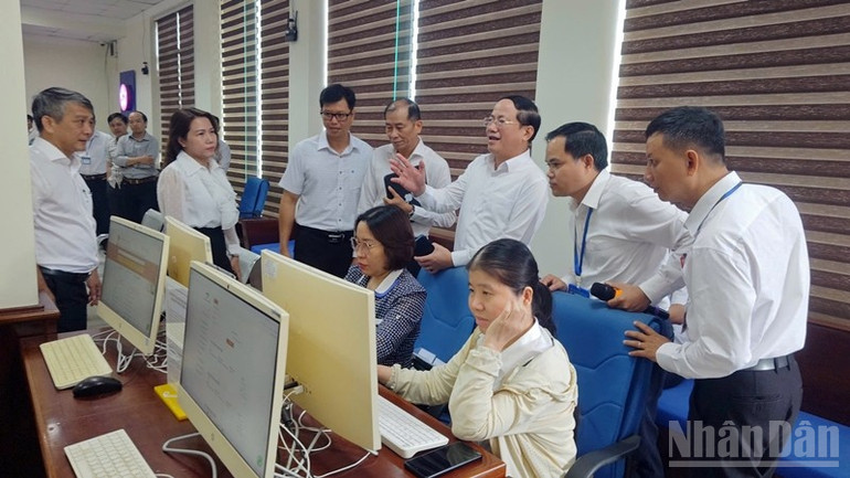 Lãnh đạo tỉnh Bình Định kiểm tra, giám sát buổi thử nghiệm. ndo_br_z6723571513076-f5f991ef3d120ef4fa27569bd4cc31b5.jpg