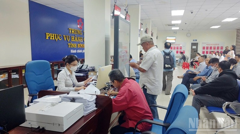 Hướng đến nền hành chính hiệu quả, lấy người dân làm trung tâm. ndo_br_z6723567045981-75ed2a8316b0aa8bd807d2ebd66e00ef.jpg