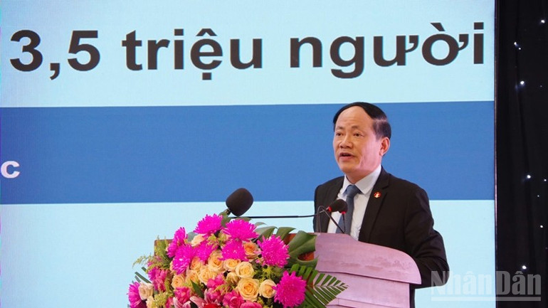 Chủ tịch Ủy ban nhân dân tỉnh Gia Lai Phạm Anh Tuấn phát biểu tại hội nghị. ndo_br_z6956105570459-9f827be1229dca664f23eca2b5e1c3ea.jpg