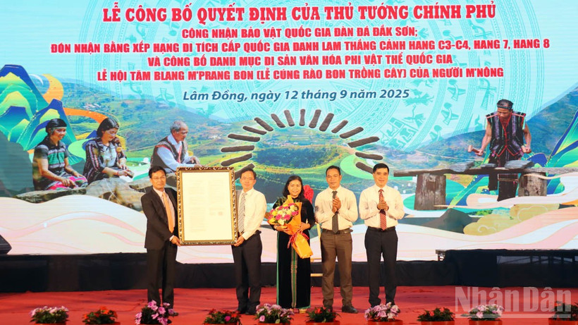 Lâm Đồng đón nhận Quyết định của Thủ tướng Chính phủ công nhận Bảo vật quốc gia Đàn đá Đắk Sơn.