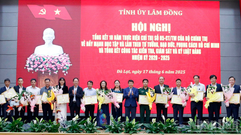 Khen thưởng, biểu dương các tập thể có thành tích xuất sắc trong học tập và làm theo tư tưởng, đạo đức, phong cách Hồ Chí Minh, giai đoạn 2016-2025.