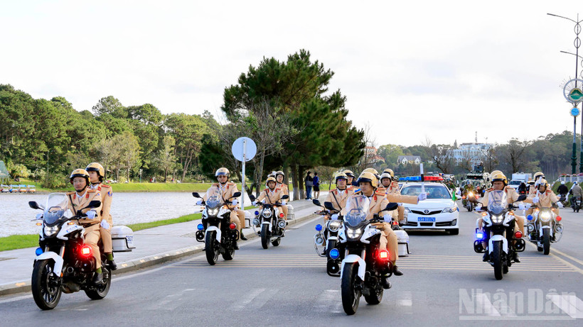 Các lực lượng Công an tỉnh Lâm Đồng ra quân thực hiện đợt cao điểm bảo đảm an ninh, an toàn các sự kiện lớn của đất nước và trên địa bàn tỉnh.