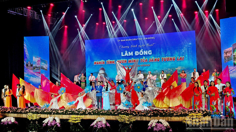 Chương trình nghệ thuật đặc biệt chào mừng thành lập tỉnh Lâm Đồng mới góp phần tạo khí thế phấn khởi, niềm tin về "Lâm Đồng nghĩa tình, vươn mình tỏa sáng tương lai".