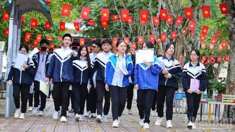 Học sinh thành phố Bảo Lộc, tỉnh Lâm Đồng hoàn thành buổi thi môn ngữ văn sáng 26/6.