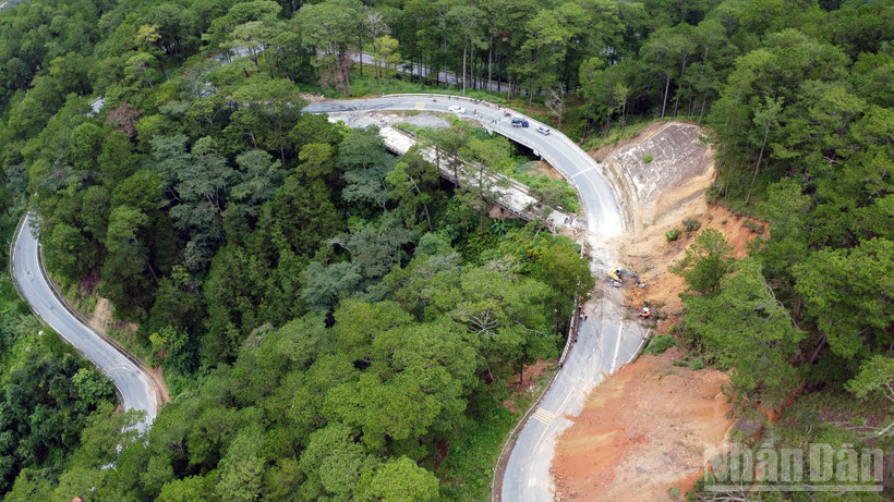 Vị trí sạt lở trên Quốc lộ 20, đoạn qua đèo D'Ran, phường Xuân Trường-Đà Lạt, tỉnh Lâm Đồng.