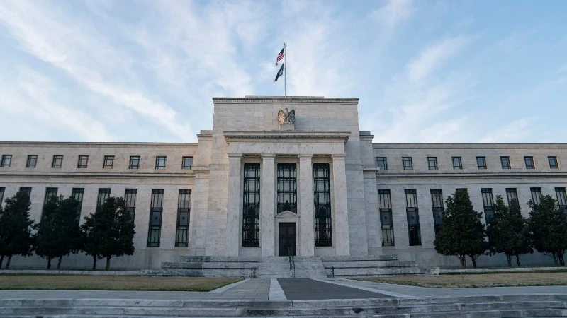 Fed giữ nguyên lãi suất, lạm phát Mỹ tăng vọt lên 3,3%
