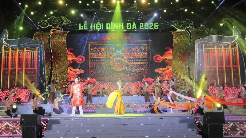 Lễ hội Bình Đà 2026 khai mạc với màn trình diễn ấn tượng, thu hút đông đảo du khách