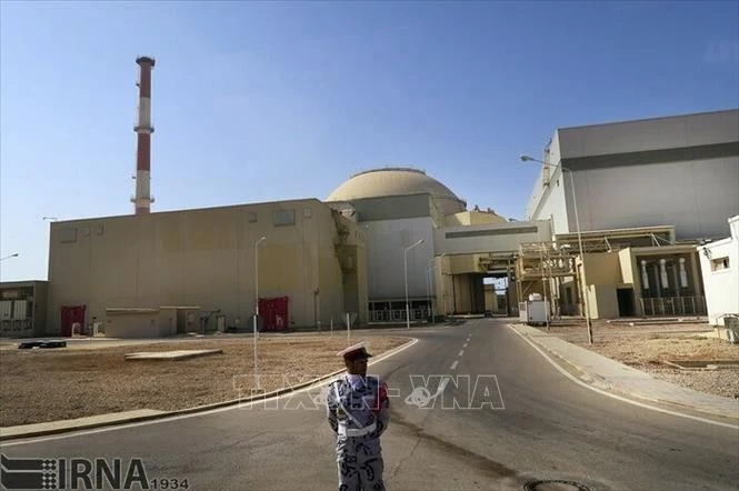 Mỹ - Iran: Đàm phán còn nhiều khác biệt, quân sự vẫn được tăng cường