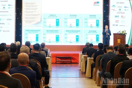 Khai mạc diễn đàn.