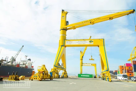 Cảng biển Đà Nẵng là cửa ngõ giao thương trọng điểm khu vực miền trung.