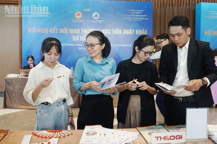 Các đơn vị, doanh nghiệp giới thiệu, quảng bá sản phẩm.