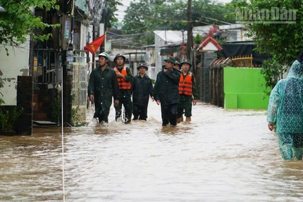 Lực lượng chức năng có mặt tại khu vực Mẹ Suốt.