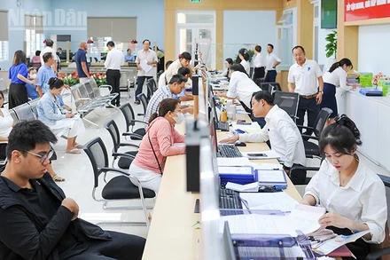 Các cán bộ, công chức, viên chức về công tác tại trung tâm hành chính mới sau sắp xếp sẽ được hỗ trợ.