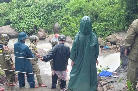 Lực lượng chức năng tiếp cận hiện trường.