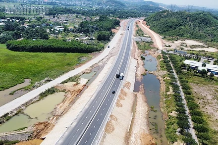 Cao tốc đoạn Hòa Liên-Túy Loan. (Ảnh: TÙNG LÂM)