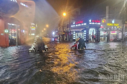 Ngập cục bộ tại tuyến đường Trần Cao Vân (Đà Nẵng) sau trận mưa lớn.