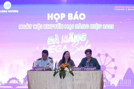 Họp báo thông tin về Ngày hội khuyến mại hàng hiệu.