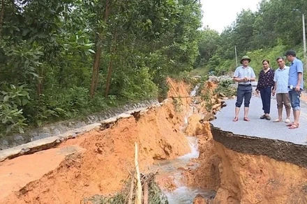 Hạ tầng giao thông miền núi Thanh Hóa chịu nhiều thiệt hại do bão số 10.