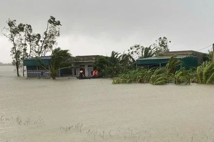 Nước ngập sâu tại khu vực xã Quảng Ngọc.