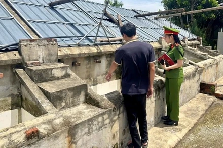 Làm rõ vụ bao bì nước mắm bị vứt bỏ ghi nơi sản xuất tại Thanh Hóa.