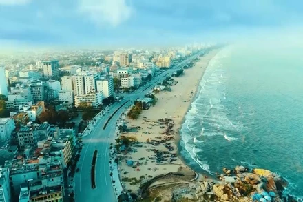 Sầm Sơn triển khai mô hình hỗ trợ an toàn tắm biển.