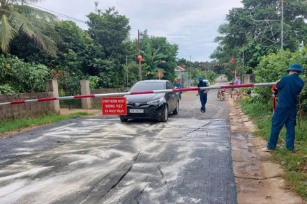 Các chốt kiểm soát được lập để ngăn dịch lây lan.