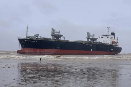 Tàu vận tải Thanh Thành Đạt 99 mắc cạn.