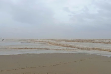 Biển Sầm Sơn trong cơn bão số 5.